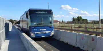 Samassi, il bus non passa più sul ponte: la carreggiata è troppo stretta, cambio di percorso