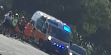 Paura a Serramanna, ciclista soccorso in mezzo alla strada