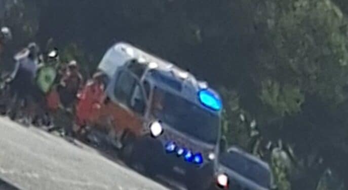 Paura a Serramanna, ciclista soccorso in mezzo alla strada