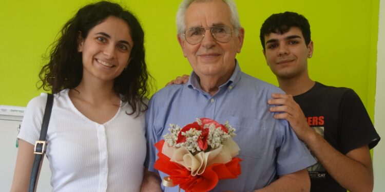 Un sogno che si realizza, a 81 anni Vincenzo è lo studente più anziano di Assemini