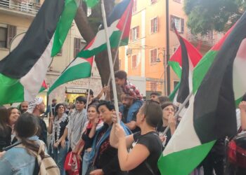 “Blocchiamo tutto”: a Cagliari diecimila in piazza per Gaza, città paralizzata