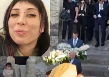 L’ultimo abbraccio a Cinzia, tutta Castelsardo ai funerali della 33enne uccisa da Ragnedd
