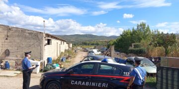 Discarica abusiva di auto a cielo aperto a Maracalagonis, denunciato un 48enne