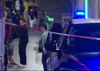 Cagliari, movida di sangue alla Marina: accoltellato un 17enne, è grave al Brotzu