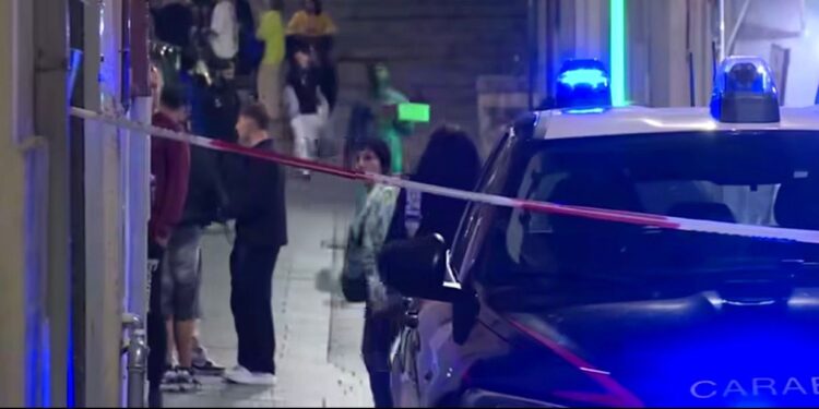 Cagliari, movida di sangue alla Marina: accoltellato un 17enne, è grave al Brotzu