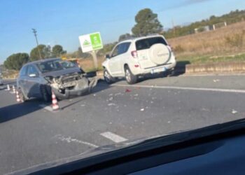 Cagliari, frontale sulla 554: padre e figlio 13enne in ospedale, traffico paralizzato