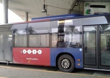 Monastir: sale sul bus senza biglietto, viene fatto scendere e tenta di bucare una ruota