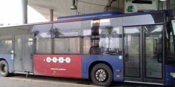 Monastir: sale sul bus senza biglietto, viene fatto scendere e tenta di bucare una ruota