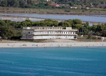 L’ex Ospedale Marino del Poetto rinasce come hotel di lusso: via libera al progetto da 12 milioni di euro