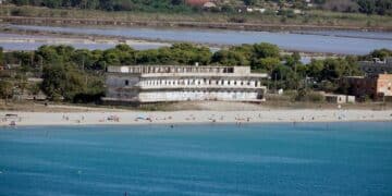L’ex Ospedale Marino del Poetto rinasce come hotel di lusso: via libera al progetto da 12 milioni di euro