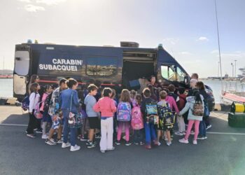 Gli alunni dell’Istituto “Satta-Spano-De Amicis” in visita alla Motovedetta dei Carabinieri e al Nucleo Subacquei di Cagliari