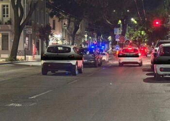 Cagliari, nuovo blitz in via Dante della Polizia Locale: guerra agli incivili dei parcheggi davanti a Tandem