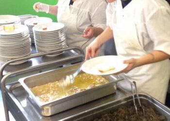 Sit-in delle lavoratrici Serenissima Ristorazione: a rischio 8 posti di lavoro nelle mense scolastiche di Villamassargia