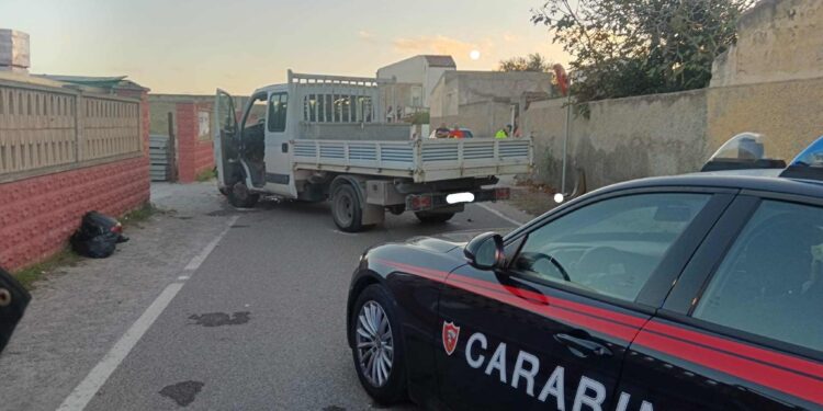 Carloforte, terribile scontro frontale tra una moto e un furgone: centauro in gravissime condizioni