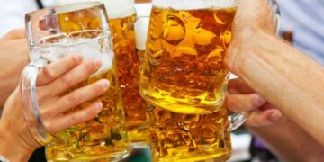 Cagliari, blitz dei Nas all’Oktoberfest: sorpresi lavoratori in nero, sanzioni per oltre 10 mila euro
