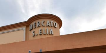 Cagliari, tutti in piazza per dire no al centro solidale al posto del mercato