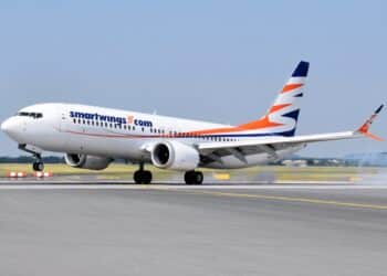 Elmas, ilarità sul volo Praga-Cagliari: “Ma gali enjoy holiday, deu deppu scetti andai a traballai..”