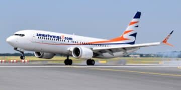 Elmas, ilarità sul volo Praga-Cagliari: “Ma gali enjoy holiday, deu deppu scetti andai a traballai..”