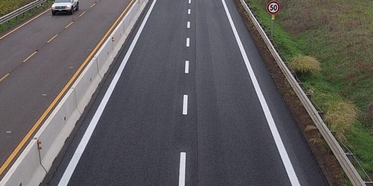 Statale 131, ecco la nuova “spettacolare” pavimentazione tra Monastir e Nuraminis: carreggiata riaperta
