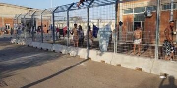 Ragazze molestate, sicurezza notturna a rischio: situazione esplosiva al Centro migranti a Monastir