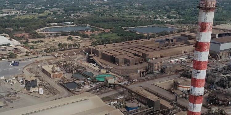 Eurallumina, giù dal silos dopo 13 giorni: gli operai sperano nelle promesse della ministra Calderone