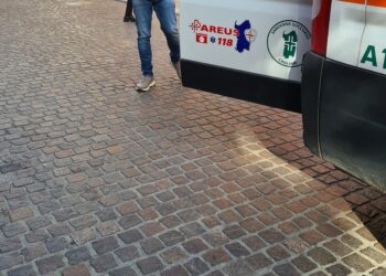 Cagliari, marciapiede trappola per i cittadini: anche oggi una caduta e l’arrivo dell’ambulanza