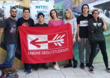 Cagliari, studenti in piazza: “Questo sistema scolastico non ci rappresenta”