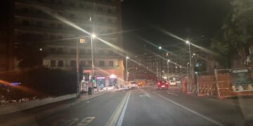 Cagliari, tragedia sfiorata in via Bacaredda: auto bianca contromano a zig zag sfiora lo scontro frontale