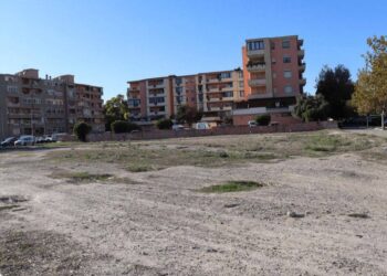 Quartu, un parco letterario in via Lussemburgo: vegetazione, arredi e percorsi dialogano con testi e autori