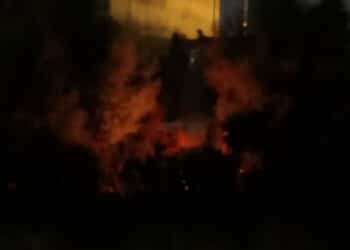 Sestu, ancora roghi durante la notte e un forte odore di plastica bruciata