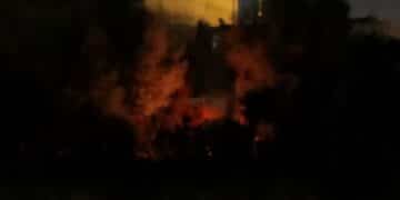 Sestu, ancora roghi durante la notte e un forte odore di plastica bruciata