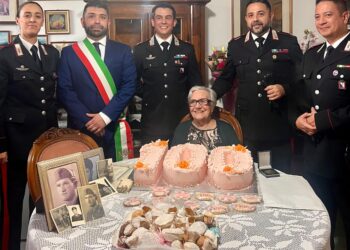 Cent’anni di affetto e memoria: l’Arma dei Carabinieri accanto alla signora Salaris