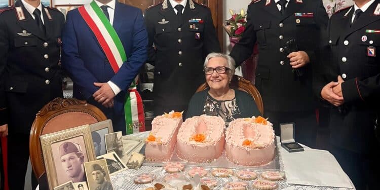 Cent’anni di affetto e memoria: l’Arma dei Carabinieri accanto alla signora Salaris