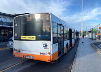 Quartu, colpita da un bus mentre attraversa sulle strisce: ferita una donna