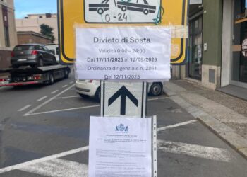 Cagliari, segnaletica “a singhiozzo” e cartelli di divieto: i residenti denunciano confusione e rimozioni a sorpresa in centro