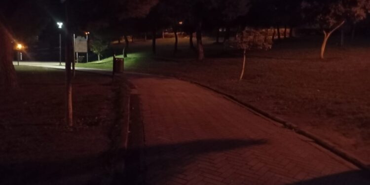Cagliari, il parco di Monte Claro è immerso nel buio: i cittadini temono per la loro sicurezza