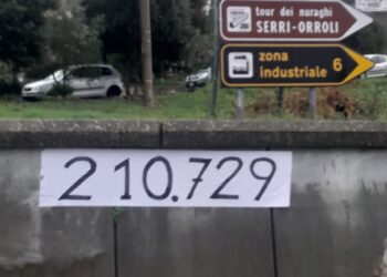 Nurallao, Comandini accolto con striscioni e cori: “Vogliamo la Pratobello”