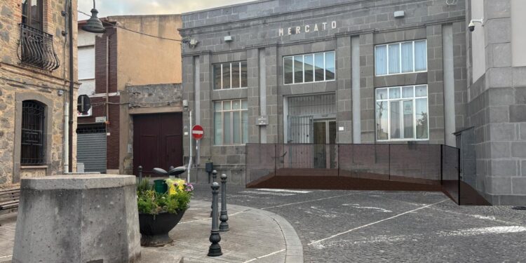 Serrenti più accessibile, via le barriere architettoniche dal Mercato Civico
