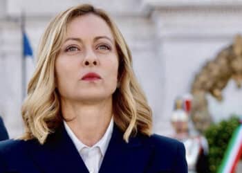 I ladri gli entrano in casa e spara ma non è indagato, Meloni: “La difesa è sempre legittima”