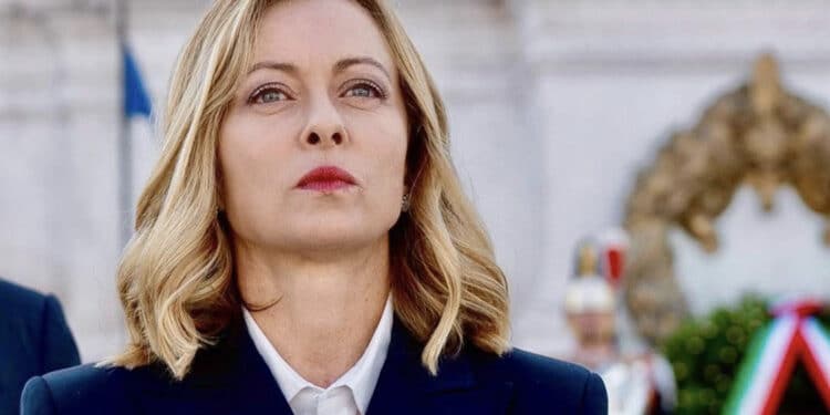 I ladri gli entrano in casa e spara ma non è indagato, Meloni: “La difesa è sempre legittima”