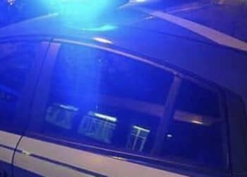 Sesso in autostrada a 140 km/h: fermata una giovane coppia