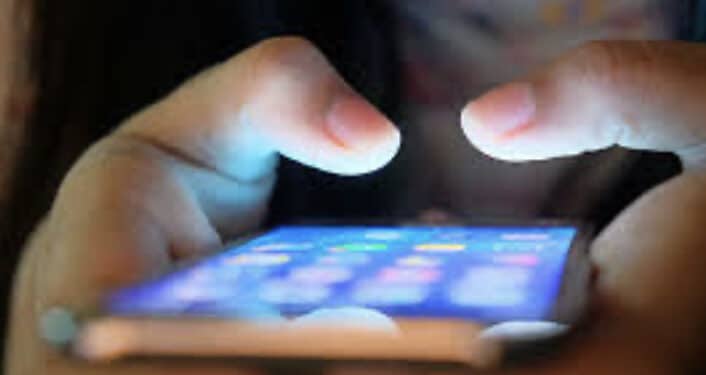 Diffonde chat private per vendicare le donne tradite: condannata 55enne