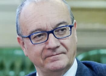 Educazione sessuale a scuola, scontro aperto fra Valditara e le opposizioni: “Si sfruttano i femminicidi, vergognatevi”