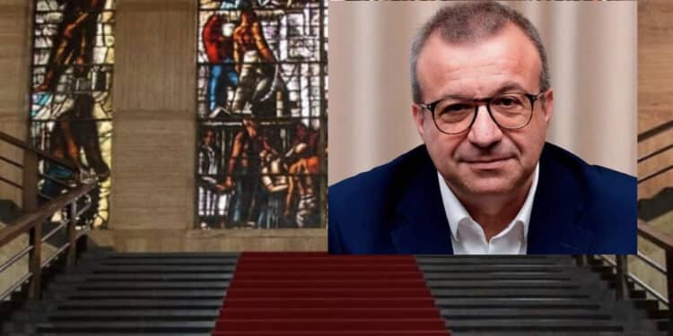 Crash a Roma, il singolare infortunio dell’assessore sardo Cani del Pd: cade e distrugge la vetrata di Sironi