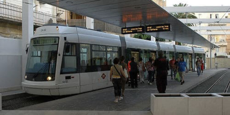 Sinnai, difficoltà per gli studenti pendolari che devono raggiungere gli istituti di Via Vesalio: “Alcuni pensano di lasciare gli studi”