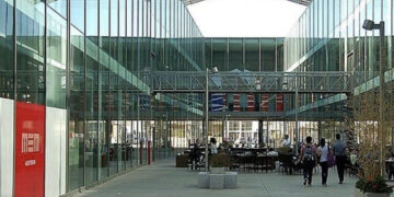 Cagliari, l’antifurto della mediateca in funzione senza sosta dalle 5 del mattino: residenti esasperati chiamano le forze dell’ordine