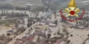 Maltempo, casa travolta da una frana: due disperse