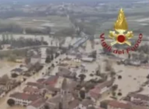 Maltempo, casa travolta da una frana: due disperse