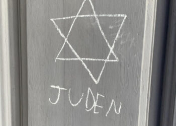 Cagliari, una Stella di David sulla porta del circolo di Fratelli d’Italia: “La sinistra dirà che sono pochi che sbagliano?”