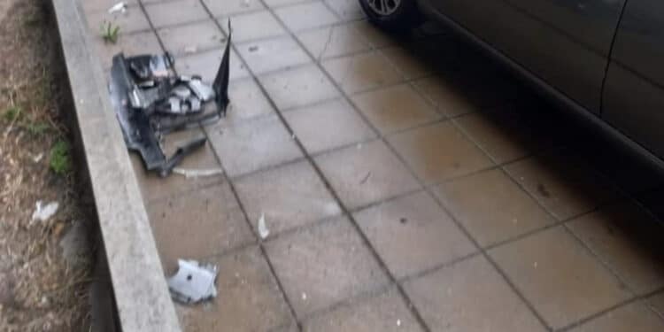 Cagliari, frammenti d’auto e detriti cadono dall’Asse Mediano: “Servono urgentemente barriere fonoassorbenti”